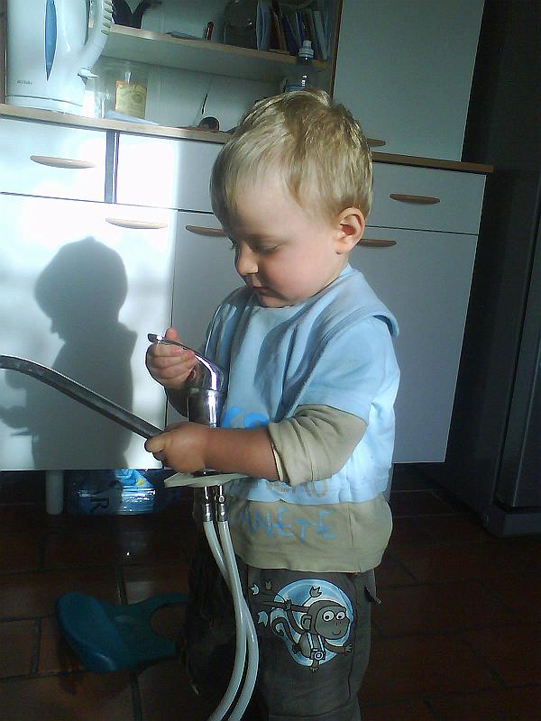 DSC04240.JPG - Le plombier...